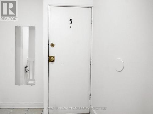 5 - 4 ECCLES STREET , Ottawa, Ontario K1R 6S2 5