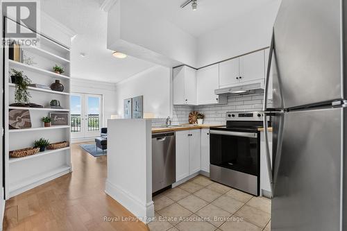 1006 - 115 Richmond Street E, Toronto, ON - Indoor Photo Showing Kitchen With Stainless Steel Kitchen