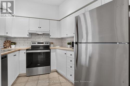 1006 - 115 Richmond Street E, Toronto, ON - Indoor Photo Showing Kitchen With Stainless Steel Kitchen With Upgraded Kitchen