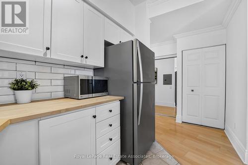 1006 - 115 Richmond Street E, Toronto, ON - Indoor Photo Showing Kitchen