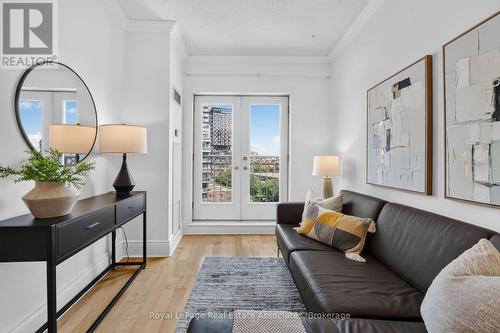 1006 - 115 Richmond Street E, Toronto, ON - Indoor Photo Showing Living Room