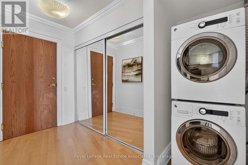 1006 - 115 Richmond Street E, Toronto, ON - Indoor Photo Showing Laundry Room