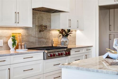 12 Ash Cove, Headingley, MB - Indoor Photo Showing Kitchen With Upgraded Kitchen
