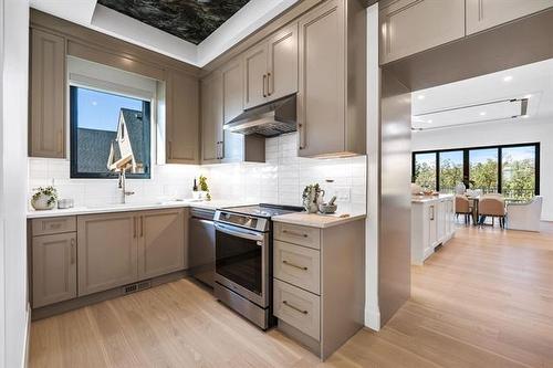 12 Ash Cove, Headingley, MB - Indoor Photo Showing Kitchen With Upgraded Kitchen