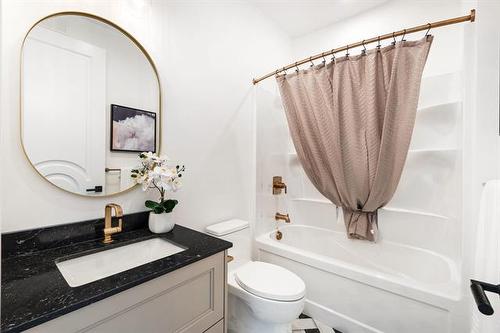 12 Ash Cove, Headingley, MB - Indoor Photo Showing Bathroom