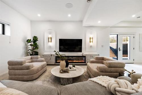 12 Ash Cove, Headingley, MB - Indoor Photo Showing Living Room