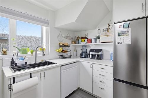 430 Lansdowne Ave, Winnipeg, MB - Indoor Photo Showing Kitchen
