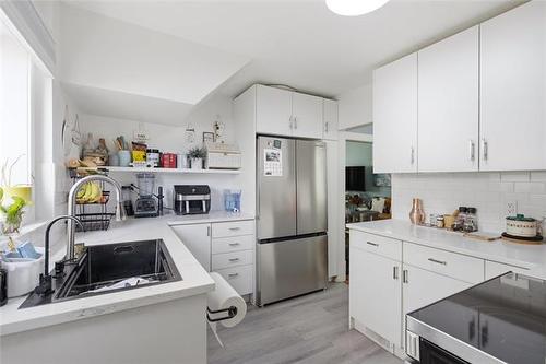 430 Lansdowne Ave, Winnipeg, MB - Indoor Photo Showing Kitchen With Double Sink