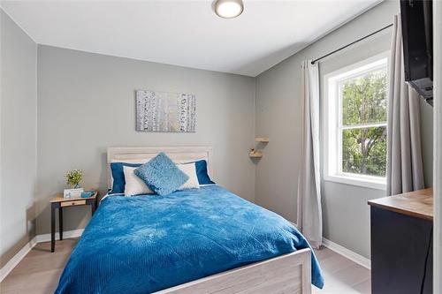 430 Lansdowne Ave, Winnipeg, MB - Indoor Photo Showing Bedroom
