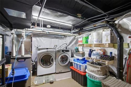 430 Lansdowne Ave, Winnipeg, MB - Indoor Photo Showing Laundry Room