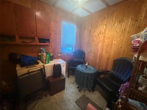 371 St John'S Ave, Winnipeg, MB - Indoor