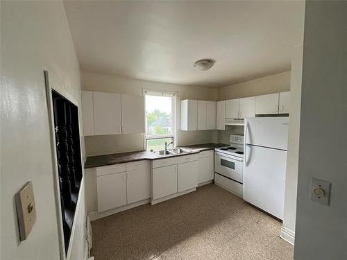 371 St John'S Ave, Winnipeg, MB - Indoor Photo Showing Kitchen With Double Sink