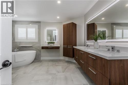 2212 Snead Road, Burlington, ON - Indoor Photo Showing Bathroom