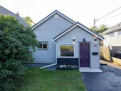 120 Rockwood Avenue S Thunder Bay, ON P7B 4K2