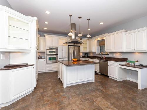 132 Wolverine Crescent, Thunder Bay, ON - Indoor Photo Showing Kitchen With Upgraded Kitchen