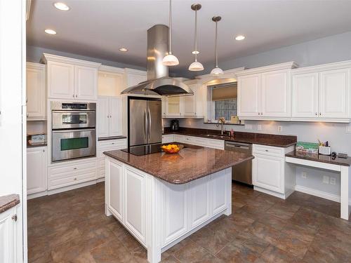 132 Wolverine Crescent, Thunder Bay, ON - Indoor Photo Showing Kitchen With Double Sink With Upgraded Kitchen