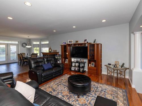 132 Wolverine Crescent, Thunder Bay, ON - Indoor Photo Showing Living Room