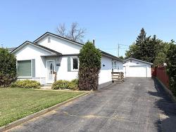 1213 Mary St W Thunder Bay, ON P7E 4M8