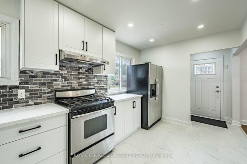 7 Putney Road, Toronto, ON - Indoor Photo Showing Kitchen