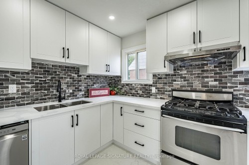 7 Putney Road, Toronto, ON - Indoor Photo Showing Kitchen With Double Sink With Upgraded Kitchen