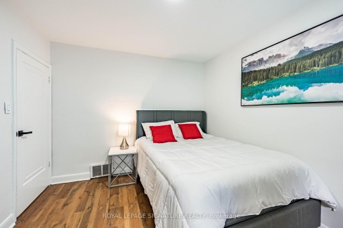 7 Putney Road, Toronto, ON - Indoor Photo Showing Bedroom