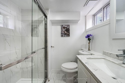 7 Putney Road, Toronto, ON - Indoor Photo Showing Bathroom