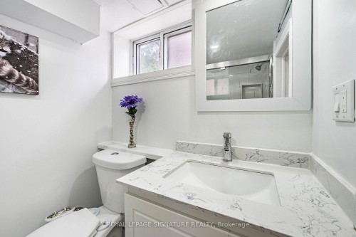 7 Putney Road, Toronto, ON - Indoor Photo Showing Bathroom