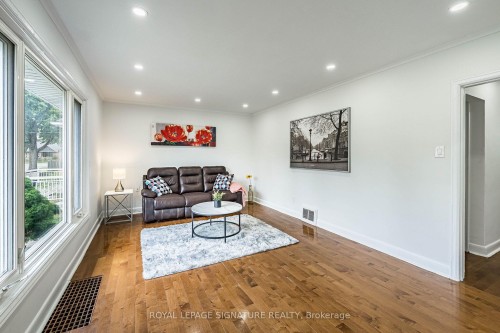7 Putney Road, Toronto, ON - Indoor Photo Showing Living Room