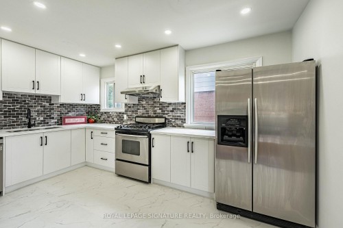7 Putney Road, Toronto, ON - Indoor Photo Showing Kitchen With Upgraded Kitchen