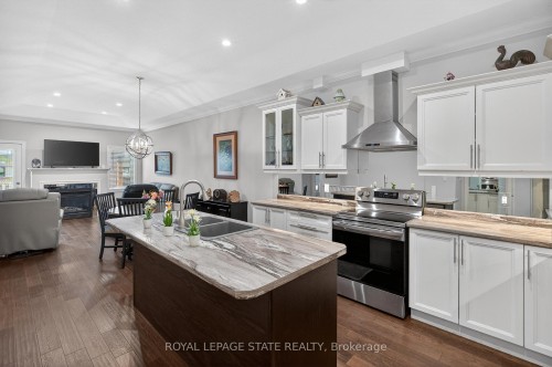 36 Banks Street, Brantford, ON - Indoor Photo Showing Kitchen