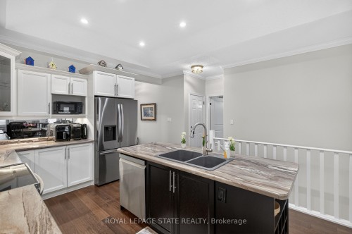36 Banks Street, Brantford, ON - Indoor Photo Showing Kitchen With Double Sink With Upgraded Kitchen