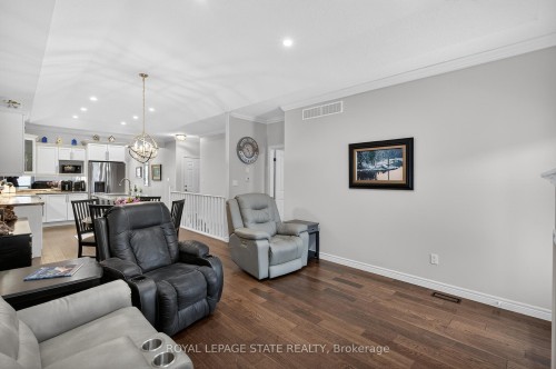 36 Banks Street, Brantford, ON - Indoor Photo Showing Living Room