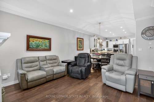 36 Banks Street, Brantford, ON - Indoor Photo Showing Living Room