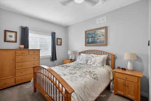 36 Banks Street, Brantford, ON - Indoor Photo Showing Bedroom