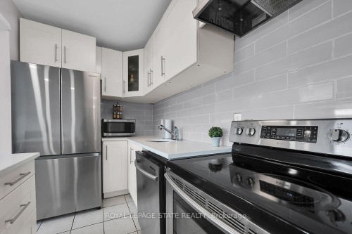811-15 Albright Road, Hamilton, ON - Indoor Photo Showing Kitchen With Stainless Steel Kitchen
