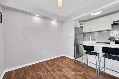 811-15 Albright Road, Hamilton, ON - Indoor Photo Showing Kitchen