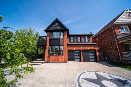 81 Bulmer Crescent  Newmarket, ON L3X 3K1