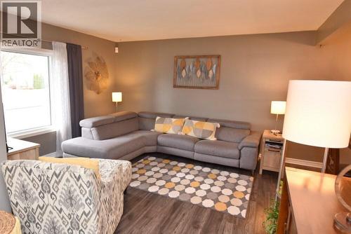 830 Champlain Road, Sarnia, ON - Indoor Photo Showing Living Room