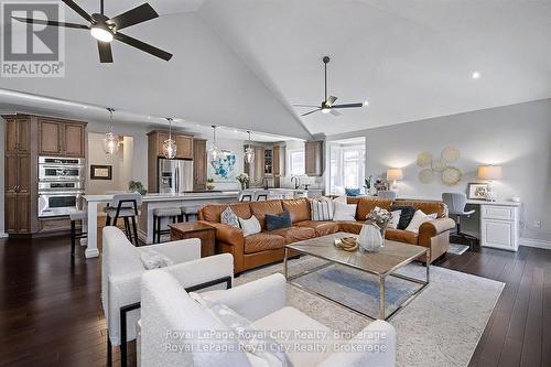 8 Zaduk Place, Guelph (Kortright East), ON - Indoor Photo Showing Living Room