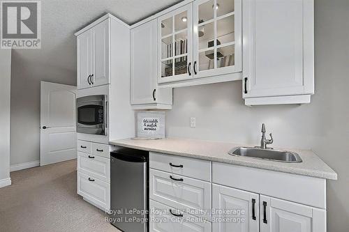 8 Zaduk Place, Guelph (Kortright East), ON - Indoor Photo Showing Kitchen