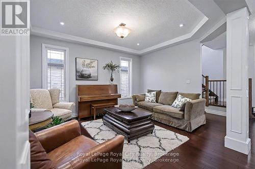 8 Zaduk Place, Guelph (Kortright East), ON - Indoor Photo Showing Living Room