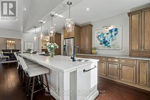 8 Zaduk Place, Guelph (Kortright East), ON - Indoor Photo Showing Kitchen With Upgraded Kitchen