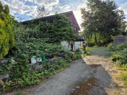 4129 Gillie Rd Saanich, BC V9E 2C7