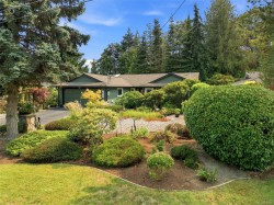 1056 Mallard Pl Qualicum Beach, BC V9K 1E8