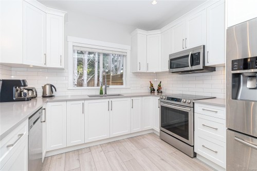 #B-1973 Caldwell Rd, Sooke, BC - Indoor Photo Showing Kitchen With Upgraded Kitchen