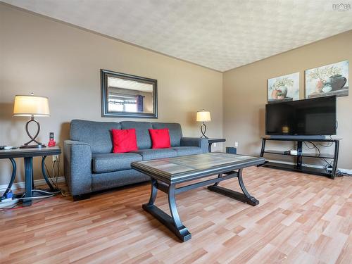 86 Nita Drive, Brookside, NS - Indoor Photo Showing Living Room