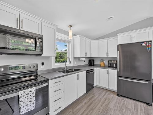 4 Kellys Lane, Ingonish, NS 
