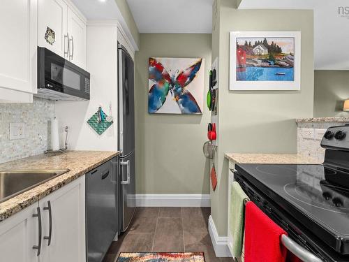 323 45 Vimy Avenue, Halifax, NS - Indoor Photo Showing Kitchen