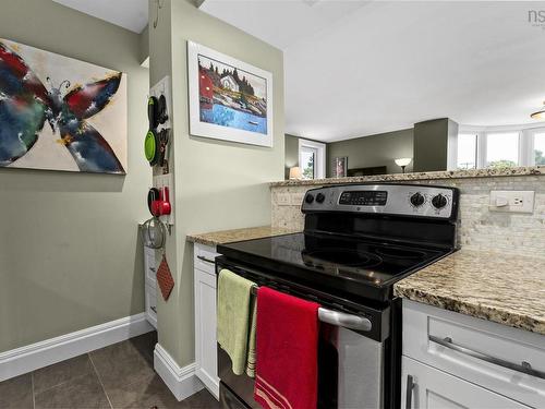 323 45 Vimy Avenue, Halifax, NS - Indoor Photo Showing Kitchen