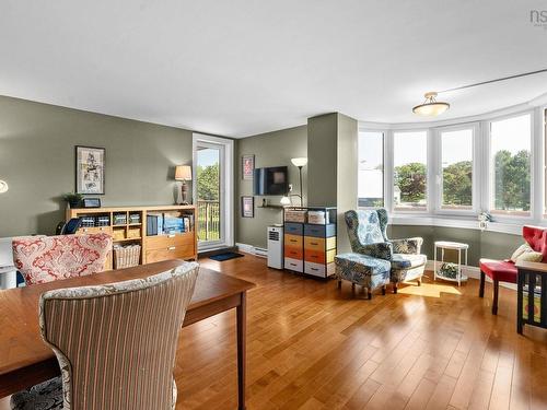 323 45 Vimy Avenue, Halifax, NS - Indoor Photo Showing Living Room